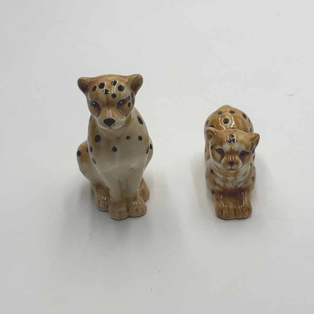 Cracker Barrel Cheetah Salt and Pepper Shaker Set Ceramic Safari Animal Decor